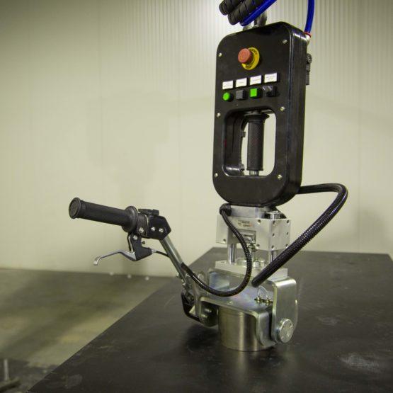 CABLEtech manipulator with Tilting Magnet